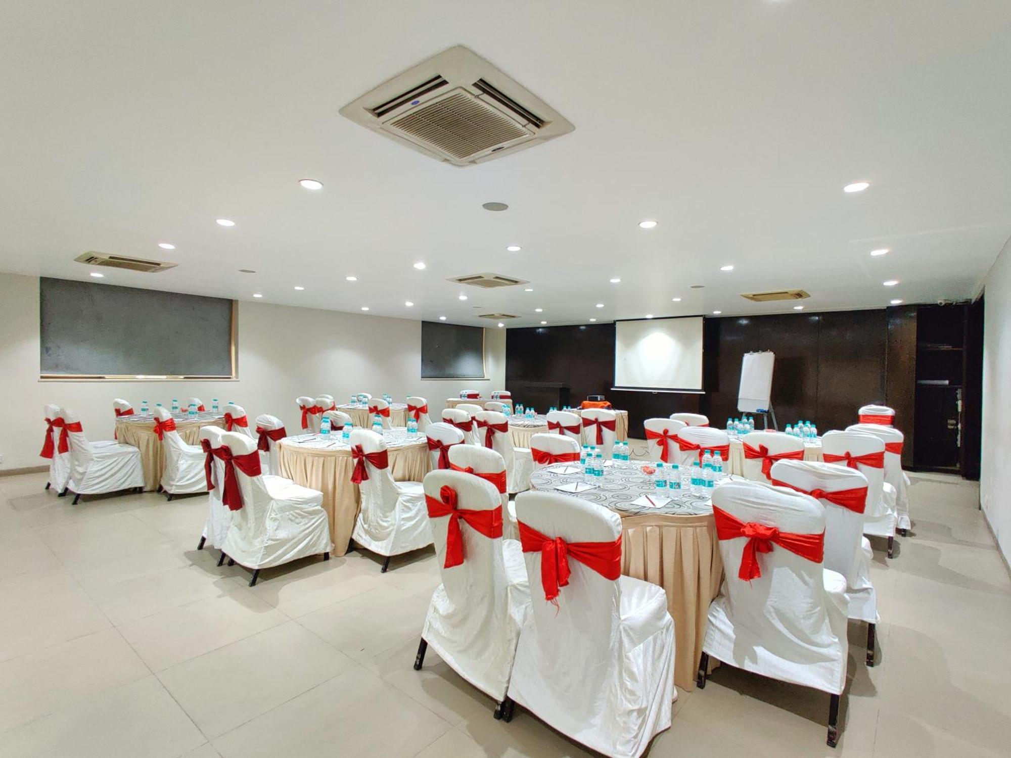 Citrus Hotel Lonavala Eksteriør bilde